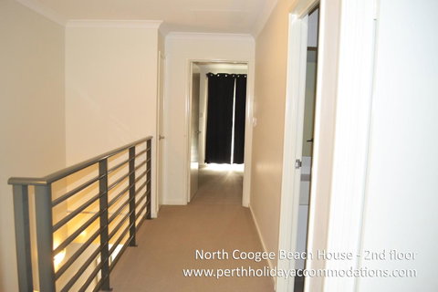 North Coogee Beach House - Accommodation Redcliffe 6