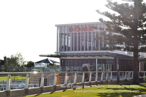 North Coogee Beach House - Accommodation Redcliffe 10