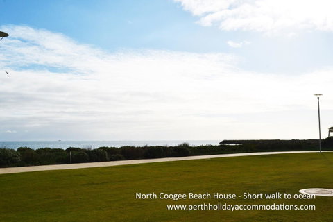North Coogee Beach House - Accommodation Redcliffe 9