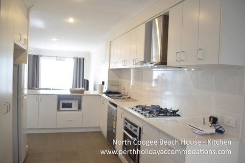 North Coogee Beach House - Accommodation Redcliffe 18