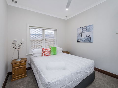 Luxury Federation Style Home - Sleeps 10 - Accommodation Redcliffe 12