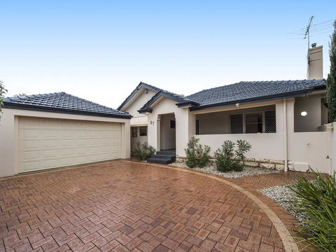 Luxury Federation Style Home - Sleeps 10 - Accommodation Redcliffe 18