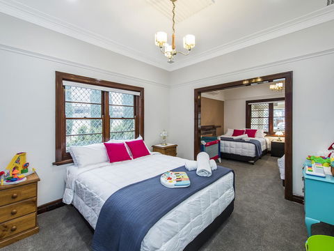 Luxury Federation Style Home - Sleeps 10 - Accommodation Redcliffe 8