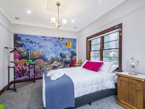 Luxury Federation Style Home - Sleeps 10 - Accommodation Redcliffe 10
