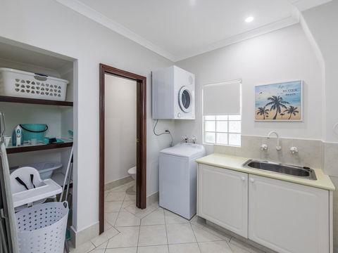 Luxury Federation Style Home - Sleeps 10 - Accommodation Redcliffe 16