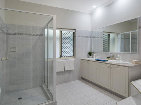 Luxury Federation Style Home - Sleeps 10 - Accommodation Redcliffe 13