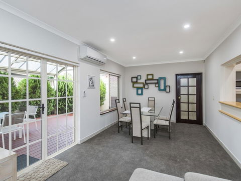 Luxury Federation Style Home - Sleeps 10 - Accommodation Redcliffe 2