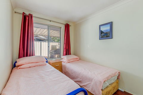 Brilliant, Neat, Convenient, Family-friendly House - Accommodation Redcliffe 9