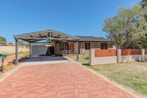 Brilliant, Neat, Convenient, Family-friendly House - Accommodation Redcliffe 15