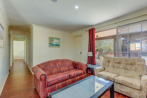 Brilliant, Neat, Convenient, Family-friendly House - Accommodation Redcliffe 2