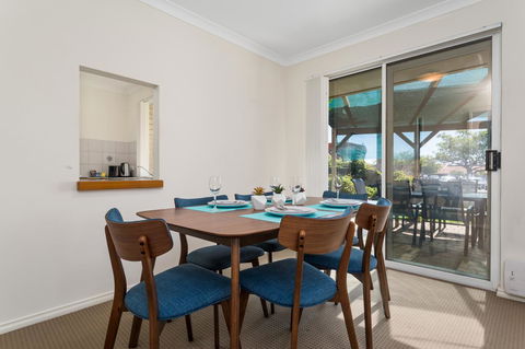 Como South Perth Villa - Accommodation Redcliffe 0