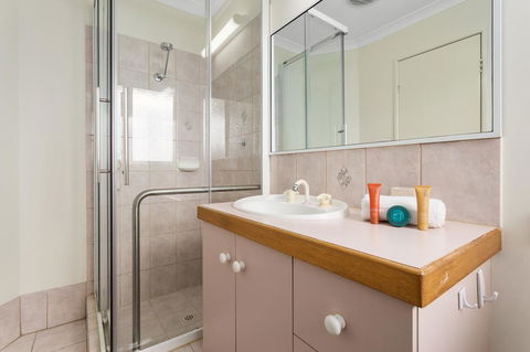 Como South Perth Villa - Accommodation Redcliffe 5