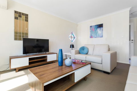 Como South Perth Villa - Accommodation Redcliffe 1