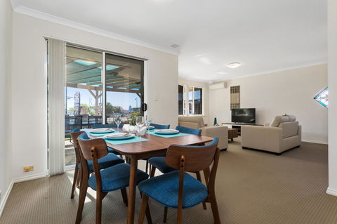 Como South Perth Villa - Accommodation Redcliffe 8