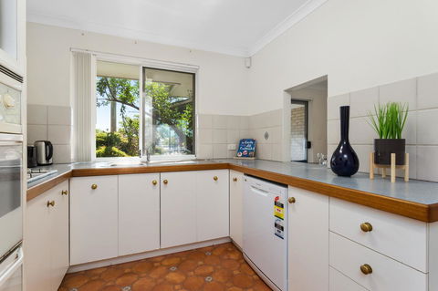 Como South Perth Villa - Accommodation Redcliffe 11