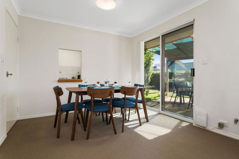 Como South Perth Villa - Accommodation Redcliffe 2