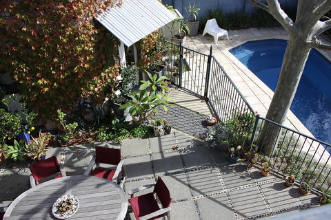 Chester Villa - Accommodation Redcliffe 3