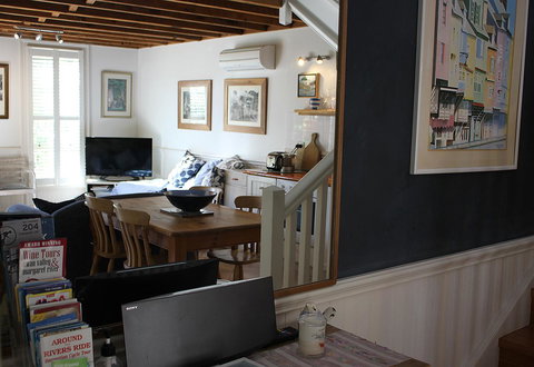 Chester Villa - Accommodation Redcliffe 8