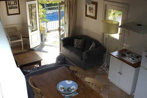Chester Villa - Accommodation Redcliffe 11