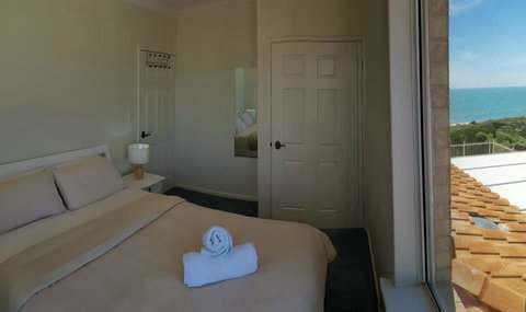 Caravel Beach House Mandurah - Accommodation Redcliffe 4