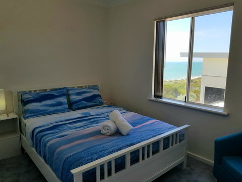Caravel Beach House Mandurah - Accommodation Redcliffe 3