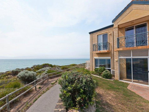 Caravel Beach House Mandurah - Accommodation Redcliffe 0