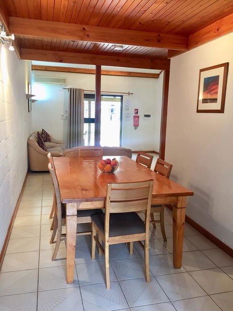 Cottesloe Beach Chalets - Accommodation Redcliffe 17