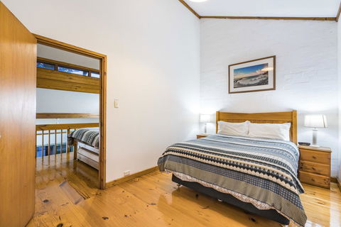 Cottesloe Beach Chalets - Accommodation Redcliffe 8