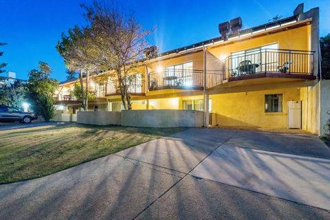 Cottesloe Beach Chalets - Accommodation Redcliffe 2