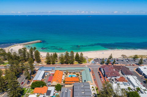 Cottesloe Beach Chalets - Accommodation Redcliffe 13