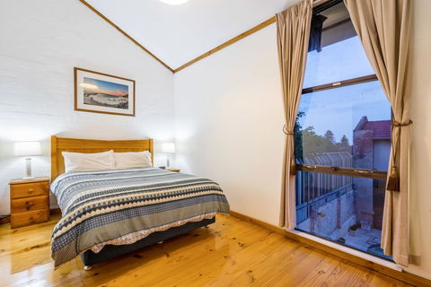 Cottesloe Beach Chalets - Accommodation Redcliffe 3