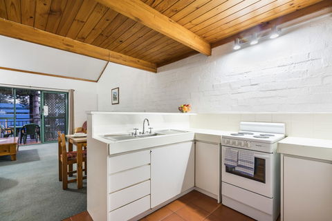 Cottesloe Beach Chalets - Accommodation Redcliffe 27