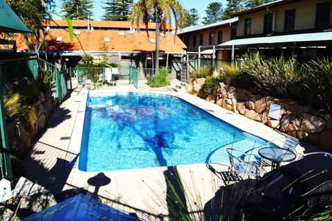 Cottesloe Beach Chalets - Accommodation Redcliffe 19