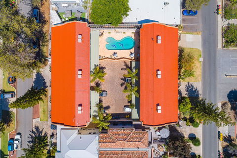Cottesloe Beach Chalets - Accommodation Redcliffe 14