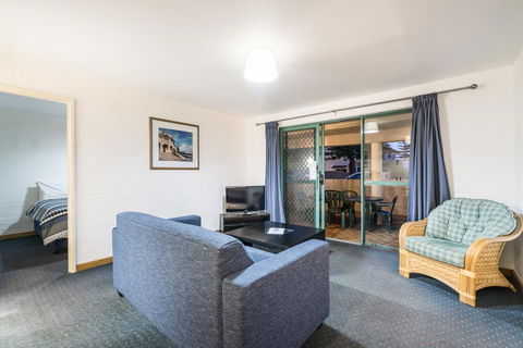Cottesloe Beach Chalets - Accommodation Redcliffe 37