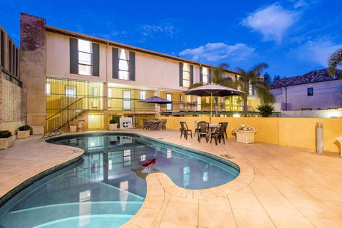 Cottesloe Beach Chalets - Accommodation Redcliffe 11