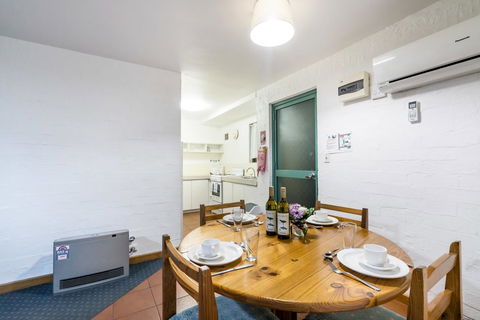 Cottesloe Beach Chalets - Accommodation Redcliffe 36