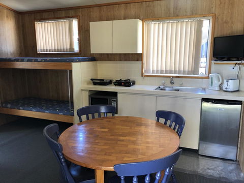 The Aurelian Cabin - Accommodation Redcliffe 9