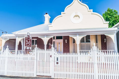 South Beach Bed & Breakfast - Accommodation Redcliffe 0