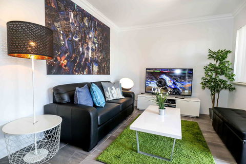 VIP Stays - McMillan - Accommodation Redcliffe 26