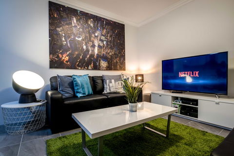 VIP Stays - McMillan - Accommodation Redcliffe 16