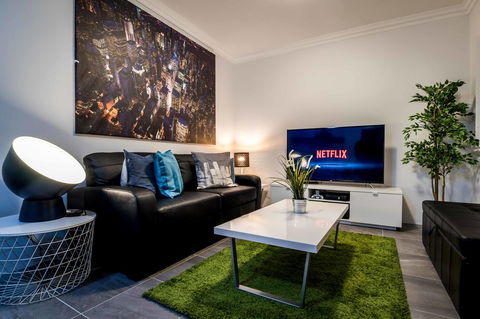 VIP Stays - McMillan - Accommodation Redcliffe 15