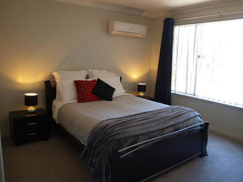 Hamersley Apartment - Accommodation Redcliffe 0
