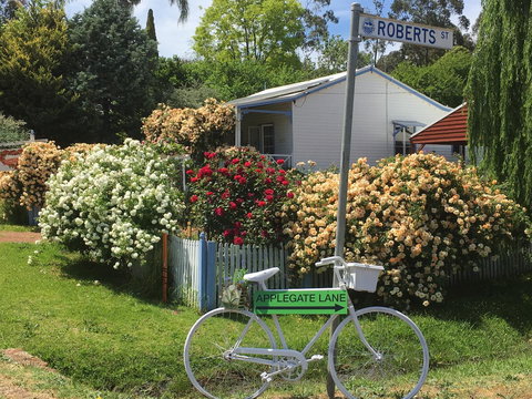 Applegate Lane Chalet - Accommodation Redcliffe 2