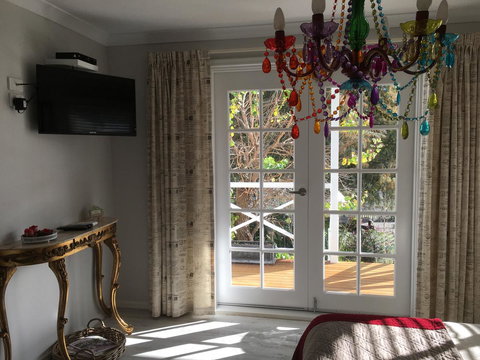 Applegate Lane Chalet - Accommodation Redcliffe 6