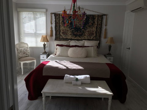 Applegate Lane Chalet - Accommodation Redcliffe 7