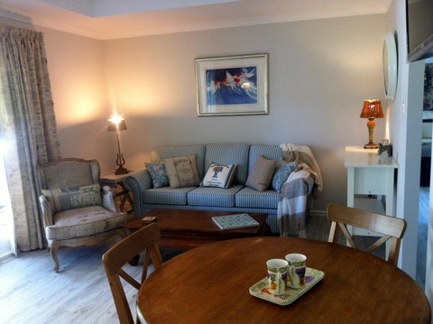 Applegate Lane Chalet - Accommodation Redcliffe 11