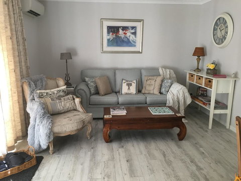 Applegate Lane Chalet - Accommodation Redcliffe 10