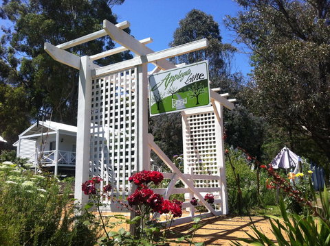 Applegate Lane Chalet - Accommodation Redcliffe 14