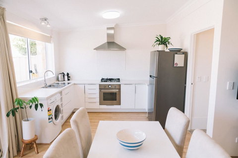 Sun Studio - Accommodation Redcliffe 21